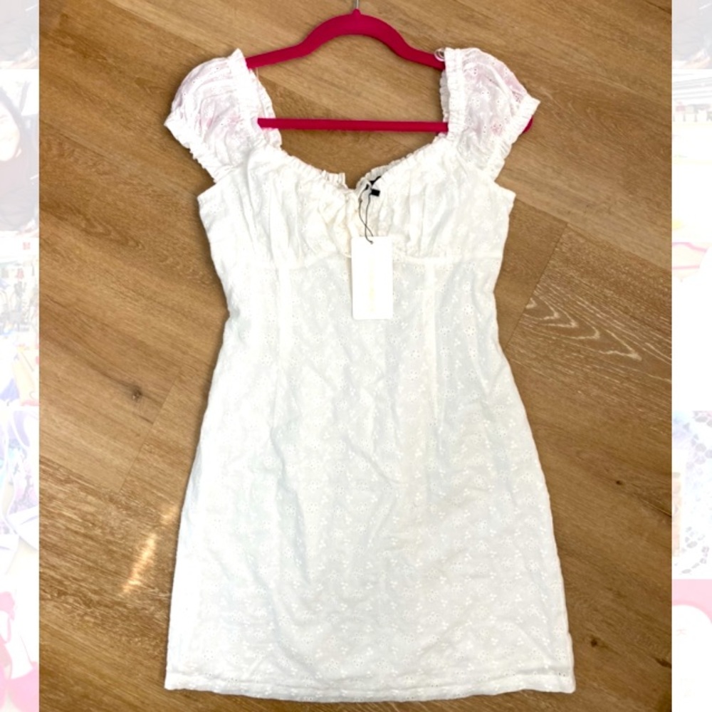Romantic White Dress with Sweetheart Neckline, Fitted Bust, Farm, Cottage Core